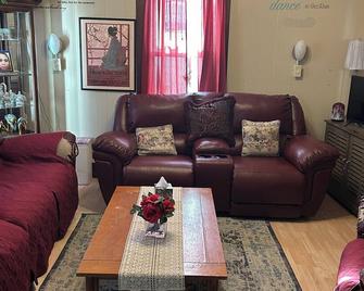 Cozy house / small town living. Attractions include trout capital of Minnesota - Preston - Wohnzimmer
