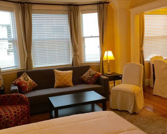 Classic Nob Hill 1920's Boutique Apt. With Charming Updates - סן פרנסיסקו - סלון