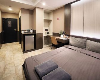 Max Residence - Pattaya - Bedroom