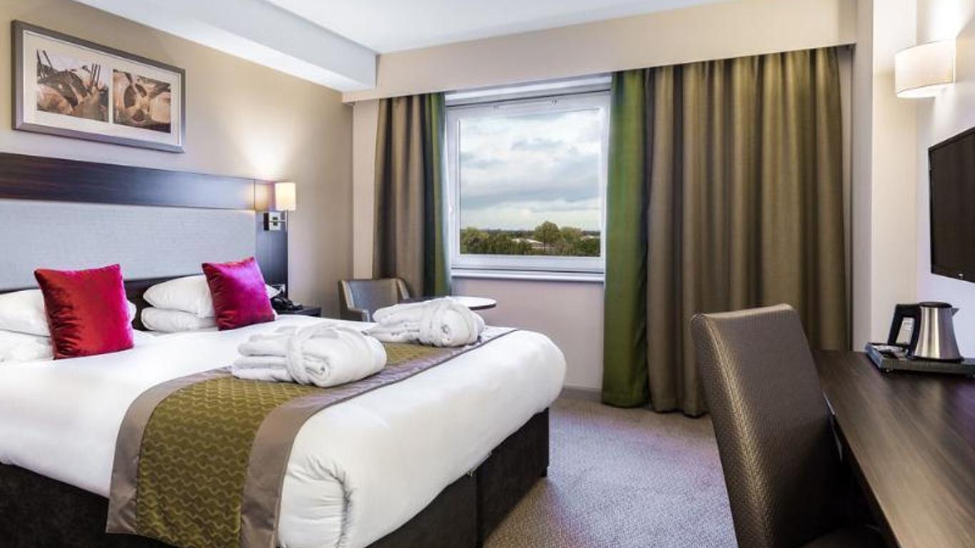 Heston Hyde Hotel