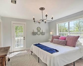 Blackberry Roost Home about 4 Mi to Downtown Salado - Salado - Bedroom