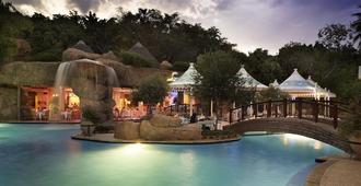 The Cascades Hotel at Sun City Resort - Sun City Resort - Pool