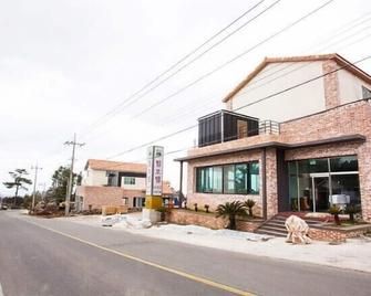 Hill Hotel - Ciudad de Jeju - Edificio