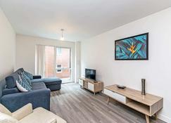 Spacious 2 Bed Apartment in Central Manchester - Manchester - Living room