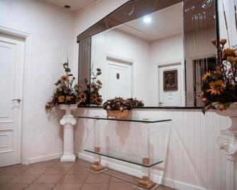 Hotel Los Olmos - Lugo - Front desk