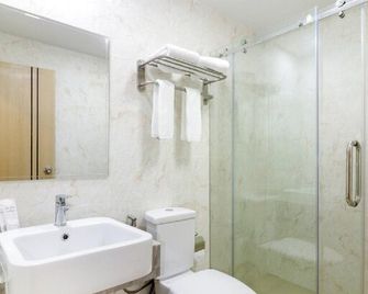 Tara Grand Hotel - Thanyaburi - Bathroom