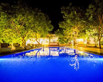 Arana Yala - Kirinda - Pool