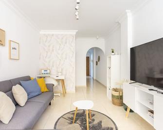 Amplio y cómodo apartamento en Callao Salvaje. - Callao Salvaje - Sala de estar