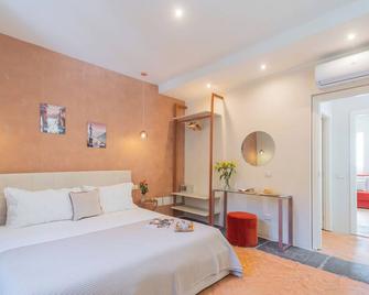 Como Dreams Apartments - Serendipity Suite by Rent All Como - Como - Soverom