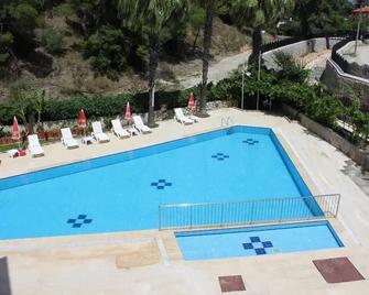 Oranj Ranch Hotel - Camyuva - בריכה