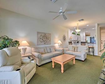 Naples Condo with Golf View and Resort-Style Amenities - Naples - Living room