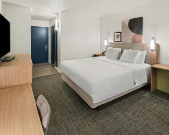 Spark by Hilton Waldorf - Waldorf - Bedroom