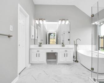 Escape the Ordinary: Discover Your Perfect Home Away From Home! - Houston