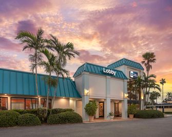 Best Western Cocoa Beach - Port Canaveral - קוקואה ביץ' - בניין