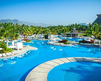 Master Bedroom at The Sea Garden Resort, Acapulco - Acapulco - Pool
