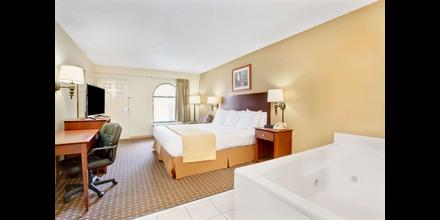 Days Inn & Suites by Wyndham Stockbridge South Atlanta