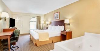 Days Inn & Suites by Wyndham Stockbridge South Atlanta - Stockbridge - Makuuhuone