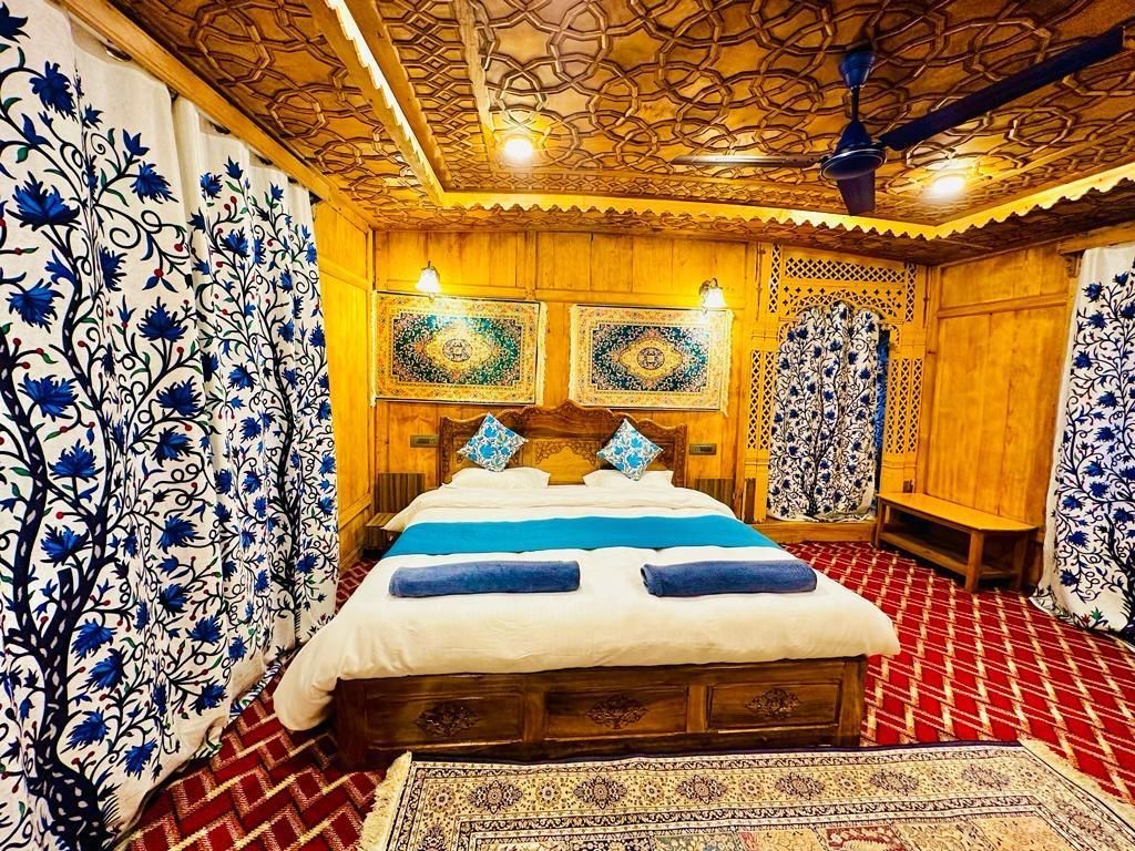 The Heritage safina group of houseboats - Srinagar - Bedroom