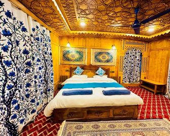 The Heritage safina group of houseboats - Srinagar - Bedroom