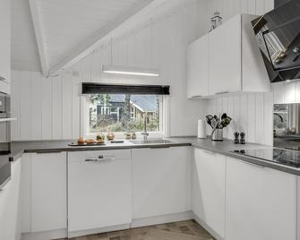 Awesome home in Thisted with 3 Bedrooms and WiFi - Nørre Vorupør - Kitchen