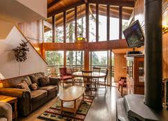 'Cub's Cabin' Inside the Gates of Yosemite Park!!! - Yosemite Valley