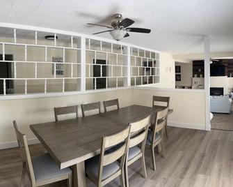 Brights Grove Lake View Cottage - Sarnia - Essbereich