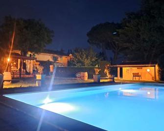 Mas Campagne Etoilée - Caderousse - Piscina