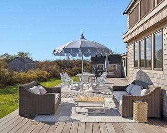 West of Town, a quiet corner of luxury - Nantucket - Patio