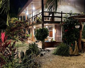 Lodge located in a jungle setting - room 4 (family room) - Marbella - Vista del exterior