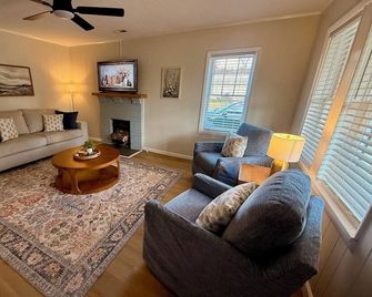 Robin's Nest- Historic Downtown Oxford- 2br/1ba - Oxford - Wohnzimmer