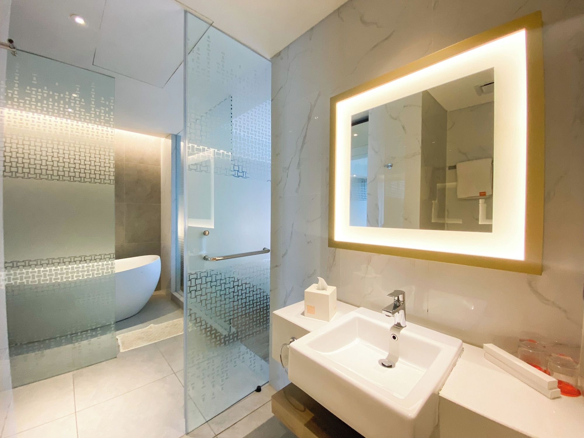 Harris Suites Puri Mansion thumbnail 3