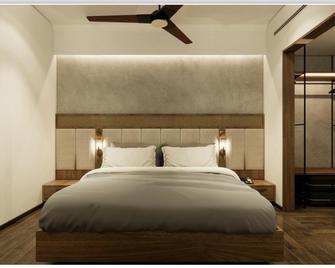 City Grand Hotel - Warangal - Bedroom
