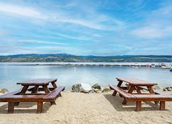 Charming Retreat in Okanagan Lake Resort - Kelowna - Beach