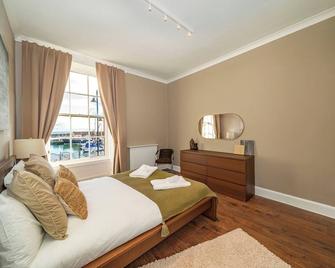 One Shore - Harbourside Townhouse - Arbroath - Chambre