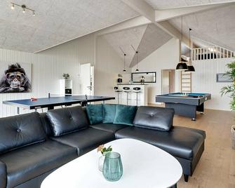 24 Person Holiday Home in Grenaa - Grenaa - Wohnzimmer