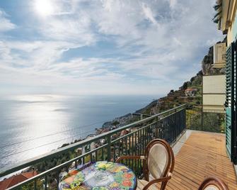Bed and Breakfast 'Camera Ravello Con Vista Mare' with Sea View, Wi-Fi and Air Conditioning - Furore - Balcony