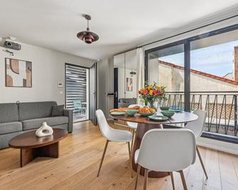 City Center l 15min from Eiffel Tower by Car - Boulogne-Billancourt - Dining room
