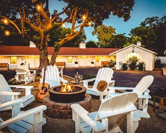 Stables Inn - Paso Robles - Patio