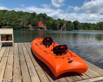 Hardy Lakefront Aframe Cabin + Kayak + Paddle Boat - Hardy