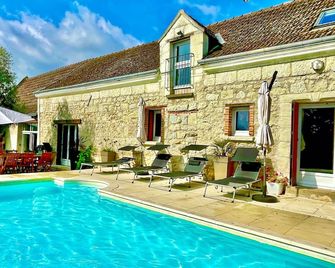 Spacious villa with pool in the heart of the Châteaux - Bréhémont - Piscine