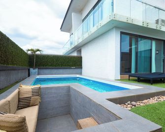 Iaa Grande - Nyanyanu - Piscina