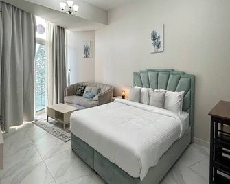 Bespoke Holiday Homes - Studio with Modern Amenities in Azizi Riviera - Dubái