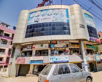 OYO 28581 Hotel Sitara - Sātāra - Building