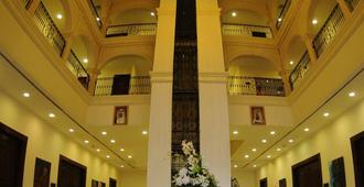 會議中心和皇家套房酒店 - 科威特市 - 科威特 - 大廳