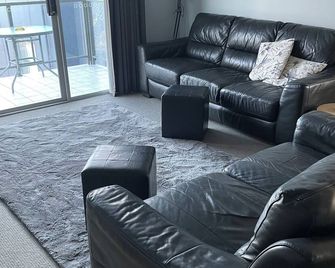Unit 9 Bellevue - Lakes Entrance - Living room