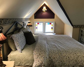 Innisfree Bed and Breakfast - South Bend - Bedroom