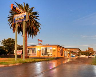Bushmans Motor Inn - Gundagai - Building