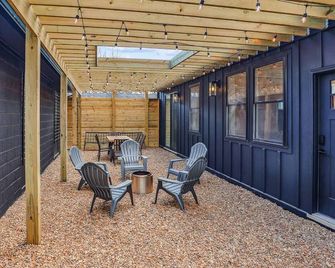 The Ann-ex at King's Crossing - Fredericksburg - Patio