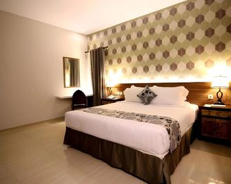 جراند أميرة هوتل - سوراكارتا - غرفة نوم