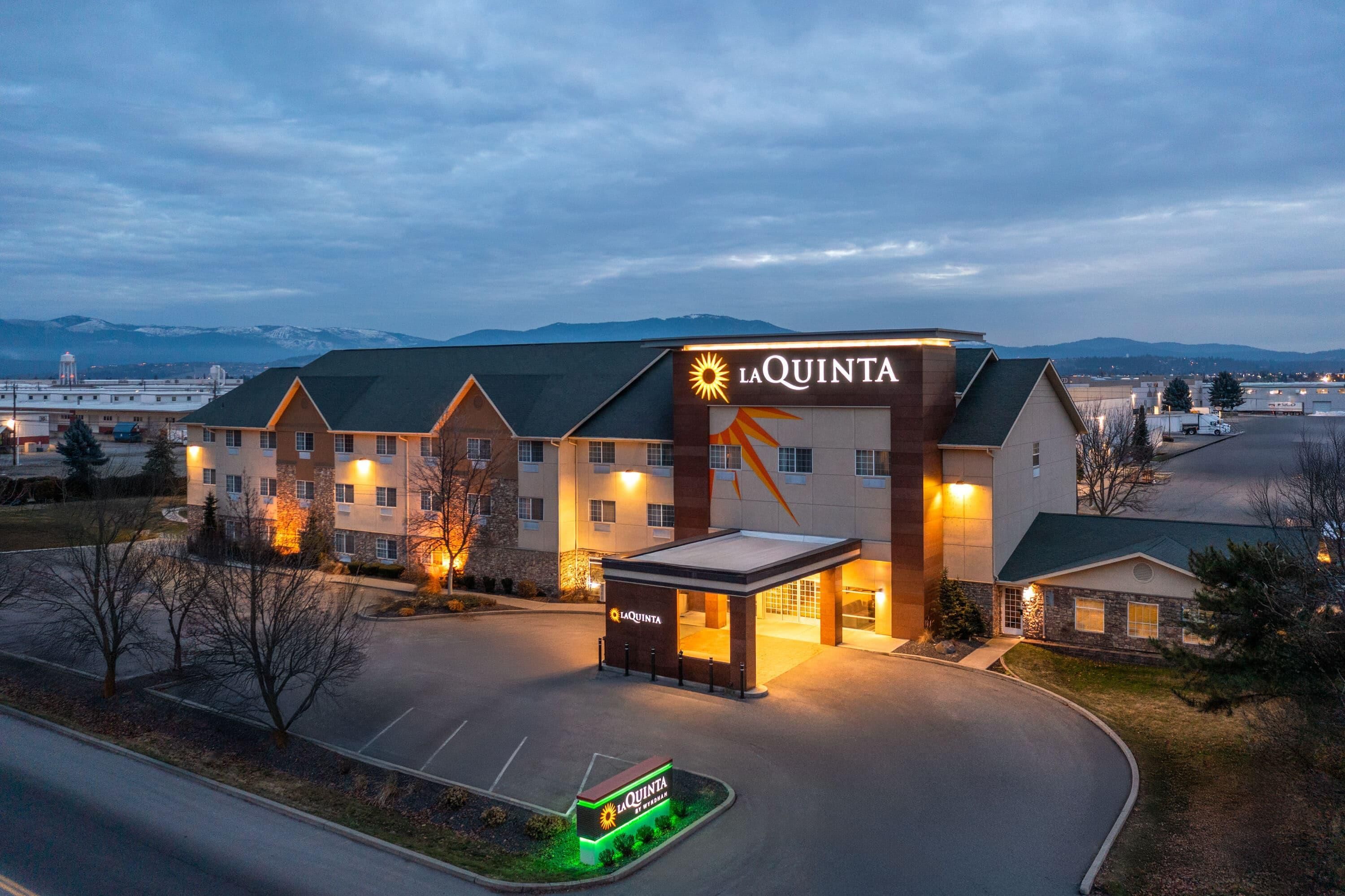 La Quinta Inn & Suites by Wyndham Spokane Valley - Spokane - Edifício